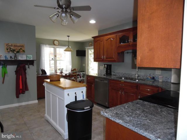 325 CHARLES ST, Lebanon, PA 17042