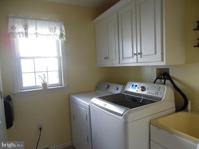 325 CHARLES ST, Lebanon, PA 17042