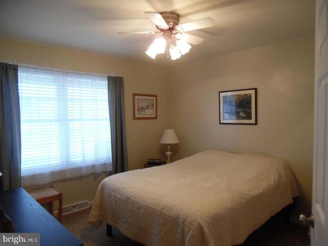 325 CHARLES ST, Lebanon, PA 17042