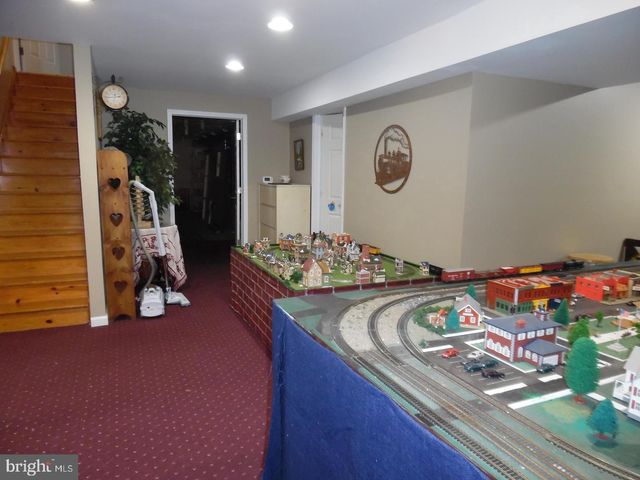 325 CHARLES ST, Lebanon, PA 17042