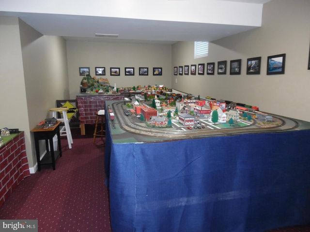 325 CHARLES ST, Lebanon, PA 17042