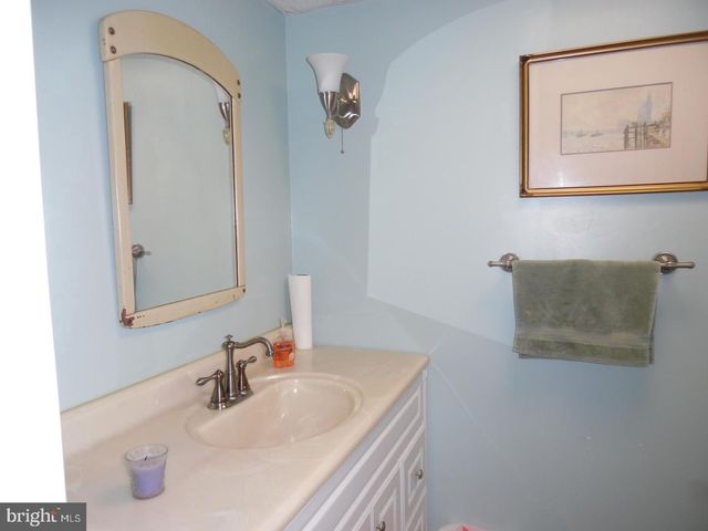 325 CHARLES ST, Lebanon, PA 17042