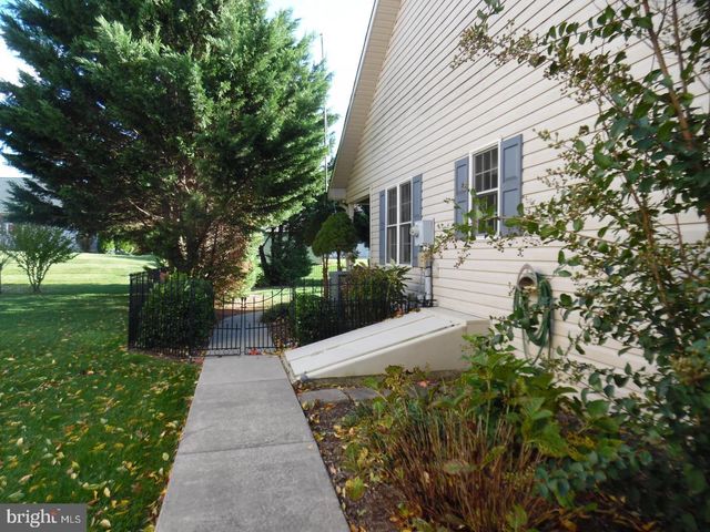 325 CHARLES ST, Lebanon, PA 17042