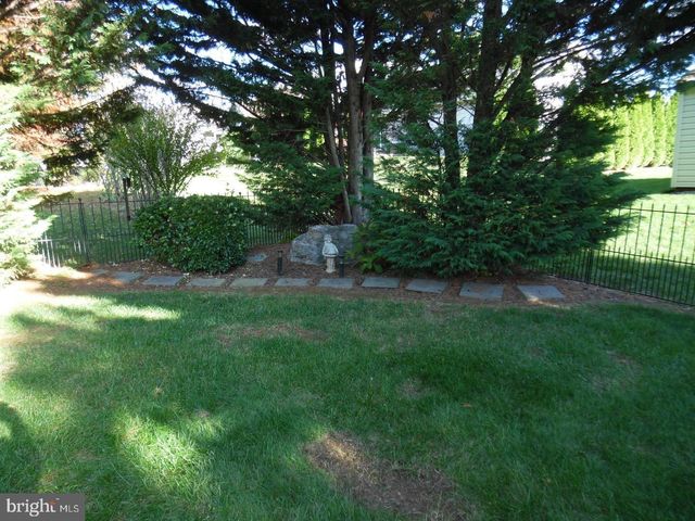 325 CHARLES ST, Lebanon, PA 17042