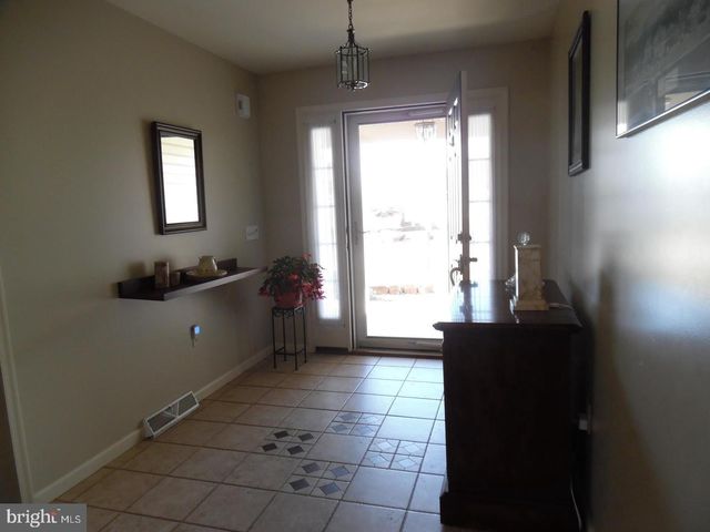 325 CHARLES ST, Lebanon, PA 17042