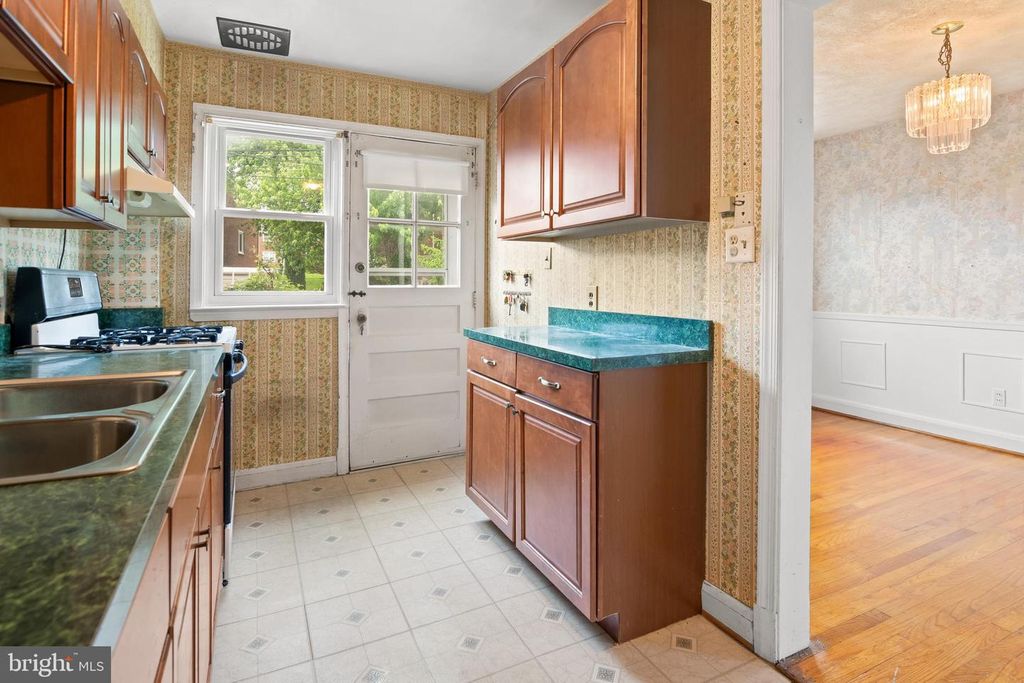Image 10 of property listing at 1252 HALSTEAD RD, Baltimore, MD 21234