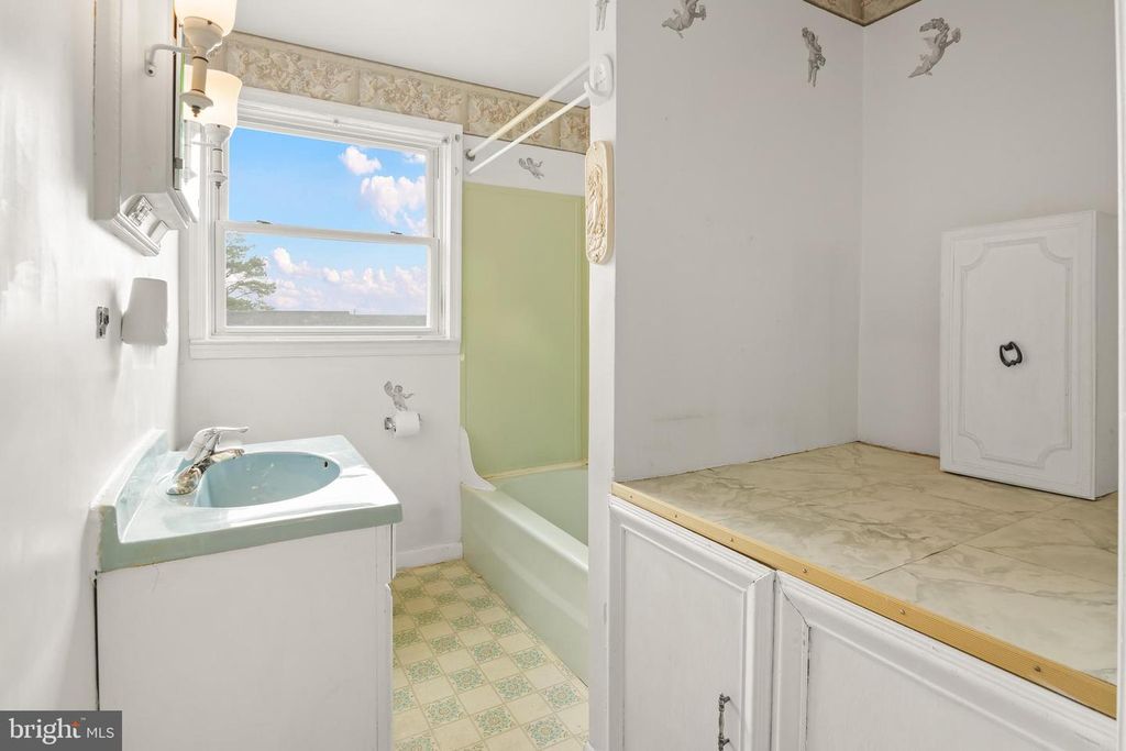 Image 14 of property listing at 1252 HALSTEAD RD, Baltimore, MD 21234