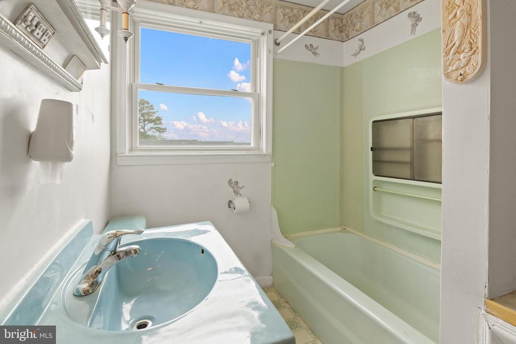 Image 15 of property listing at 1252 HALSTEAD RD, Baltimore, MD 21234