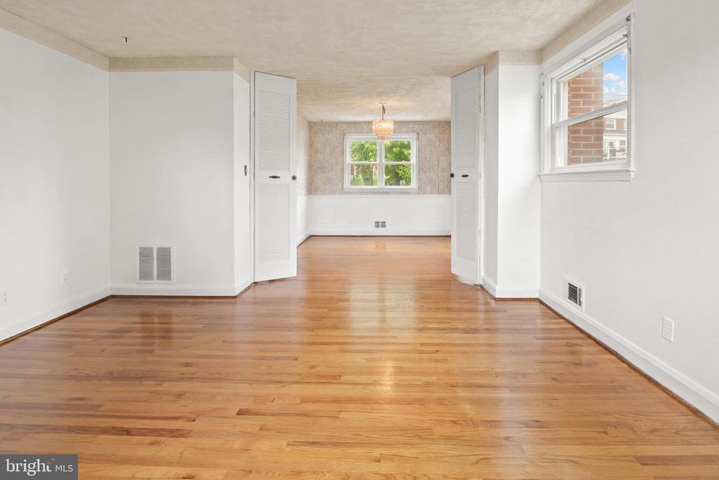 Image 4 of property listing at 1252 HALSTEAD RD, Baltimore, MD 21234