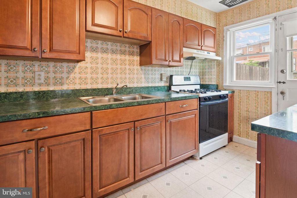 Image 8 of property listing at 1252 HALSTEAD RD, Baltimore, MD 21234