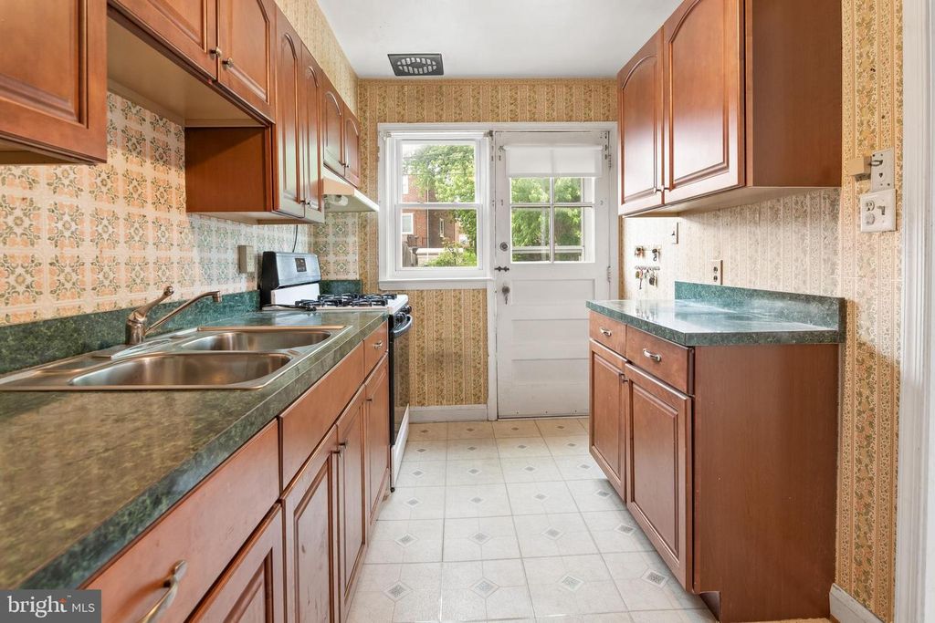 Image 9 of property listing at 1252 HALSTEAD RD, Baltimore, MD 21234
