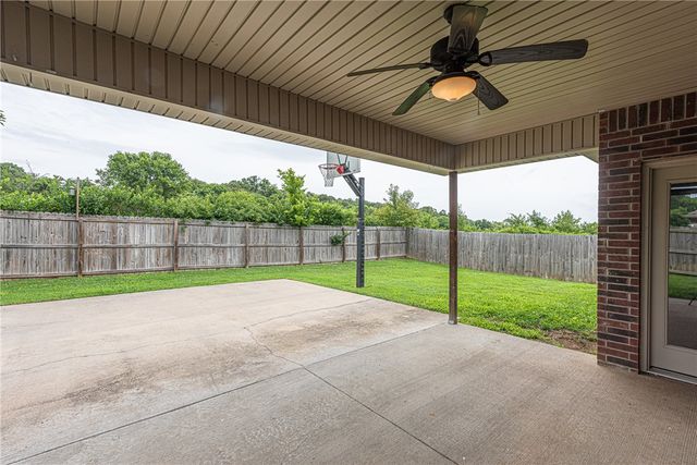 2912 W Featherock Way, Fayetteville, AR 72704