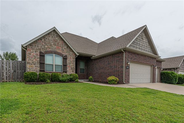 2912 W Featherock Way, Fayetteville, AR 72704