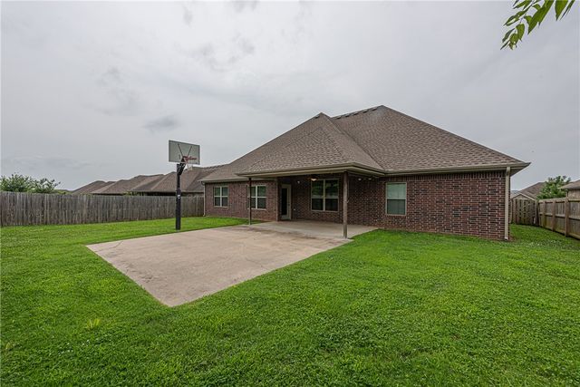 2912 W Featherock Way, Fayetteville, AR 72704