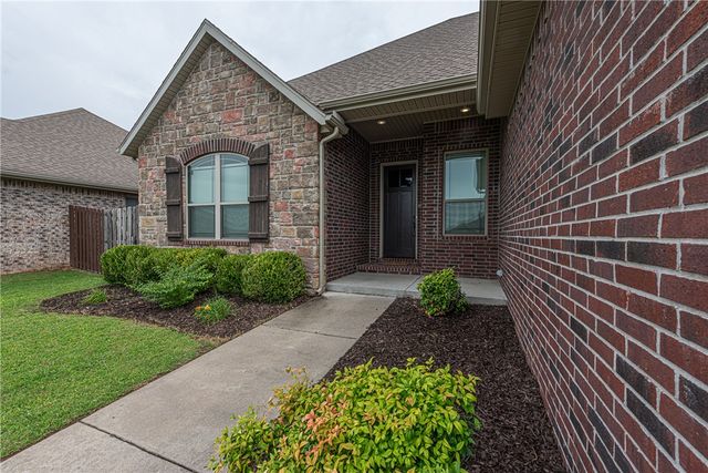 2912 W Featherock Way, Fayetteville, AR 72704