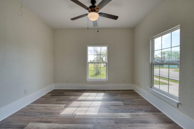 1122 W 2nd Street, Freeport, TX 77541