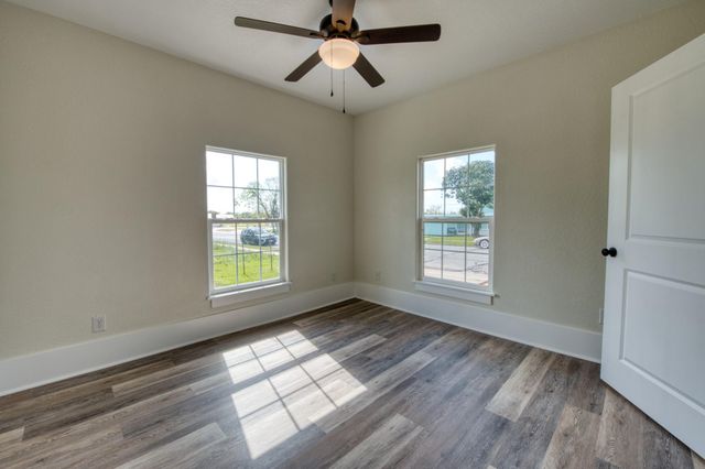 1122 W 2nd Street, Freeport, TX 77541