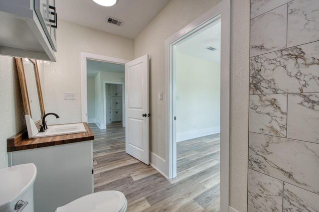 1122 W 2nd Street, Freeport, TX 77541