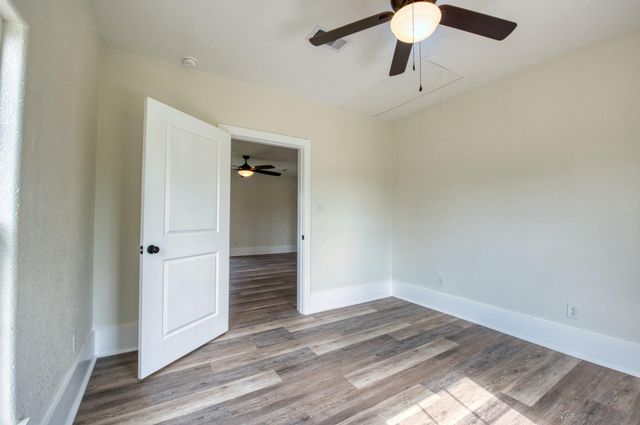 1122 W 2nd Street, Freeport, TX 77541