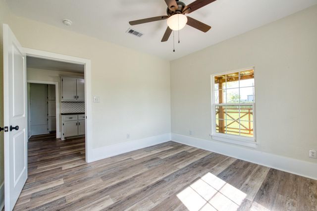 1122 W 2nd Street, Freeport, TX 77541