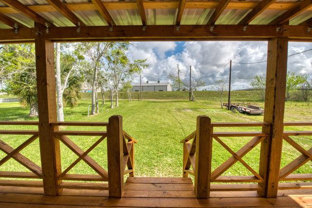 1122 W 2nd Street, Freeport, TX 77541