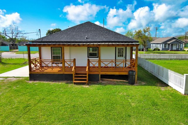 1122 W 2nd Street, Freeport, TX 77541