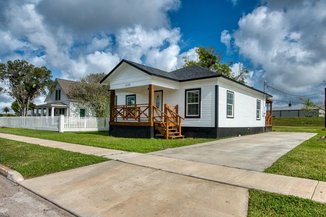 1122 W 2nd Street, Freeport, TX 77541