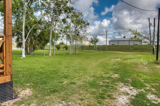 1122 W 2nd Street, Freeport, TX 77541