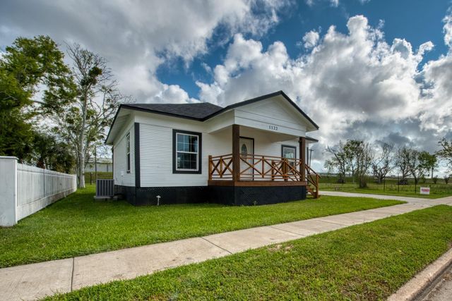 1122 W 2nd Street, Freeport, TX 77541