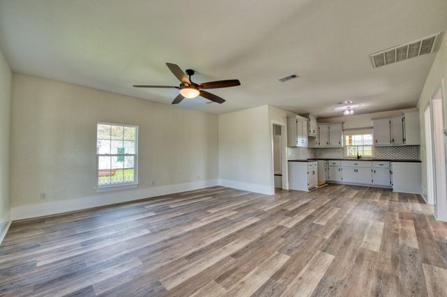 1122 W 2nd Street, Freeport, TX 77541