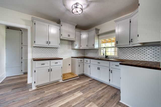 1122 W 2nd Street, Freeport, TX 77541