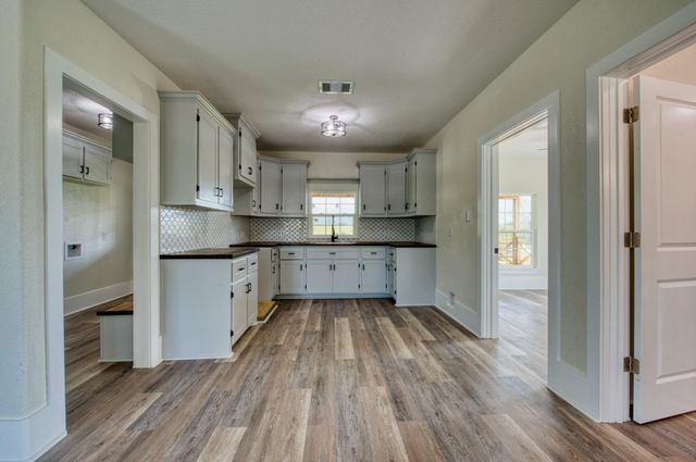 1122 W 2nd Street, Freeport, TX 77541