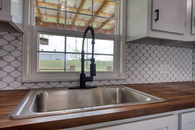 1122 W 2nd Street, Freeport, TX 77541