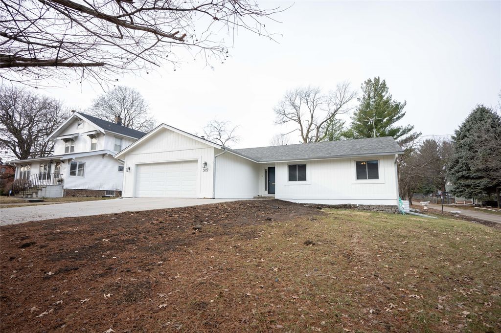 3112 Beaver Avenue, Des Moines, IA 50310