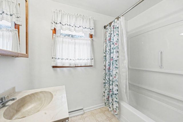 1728 Vinecroft Street Nw, City Of Walker, MI 49544