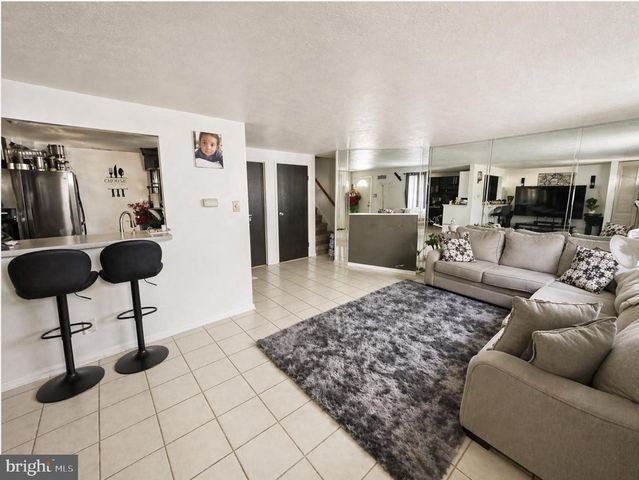 2303 GREENWOOD DR, Lindenwold, NJ 08021