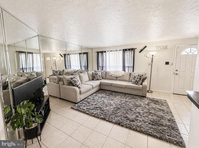 2303 GREENWOOD DR, Lindenwold, NJ 08021