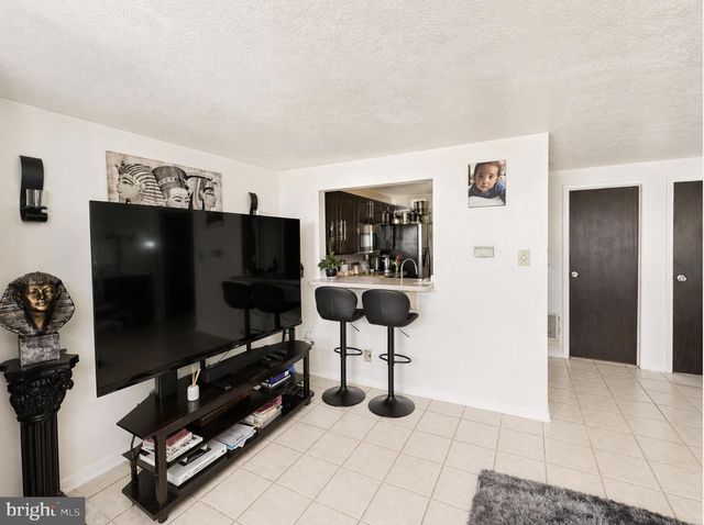 2303 GREENWOOD DR, Lindenwold, NJ 08021