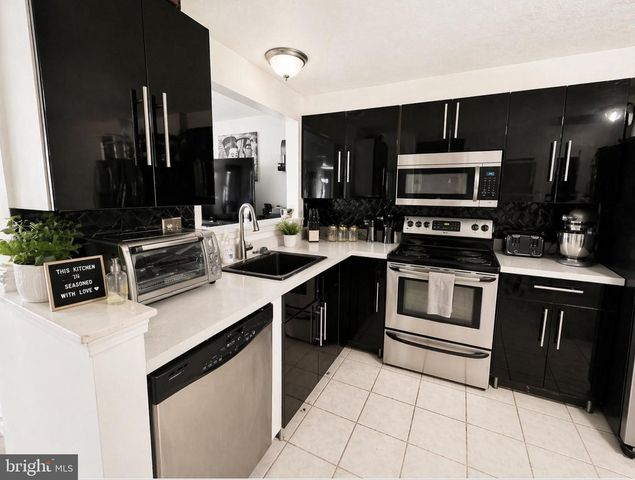 2303 GREENWOOD DR, Lindenwold, NJ 08021