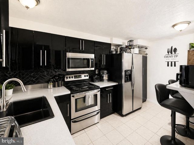2303 GREENWOOD DR, Lindenwold, NJ 08021