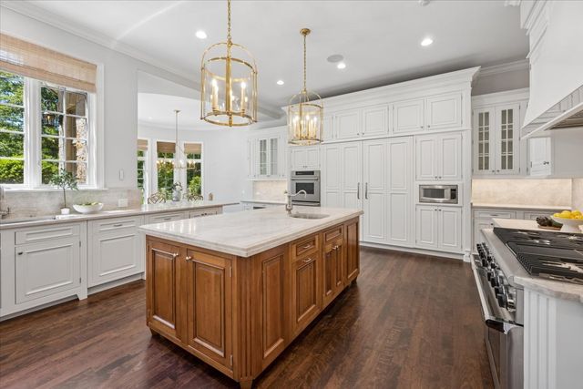 1380 Westmoor Trail, Winnetka, IL 60093