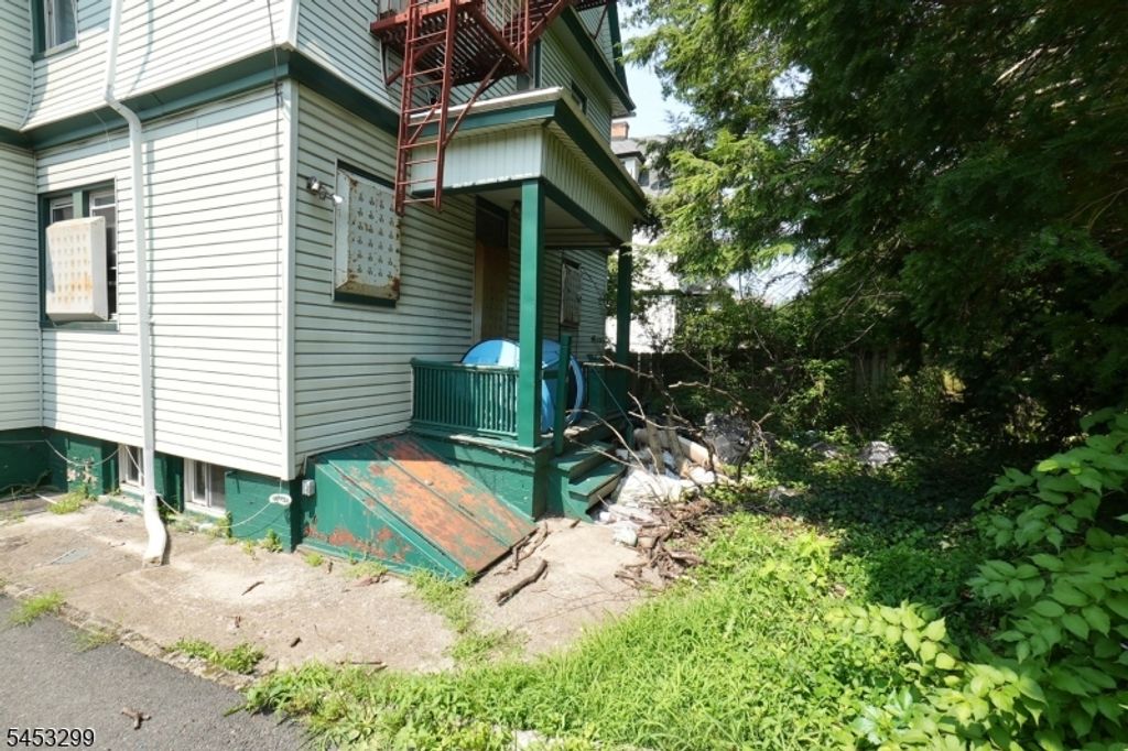 162 N Maple Ave, East Orange City, NJ 07017 — photo 2