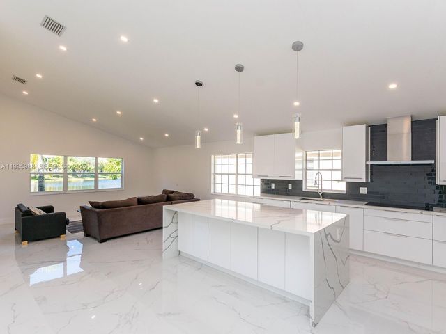 381 Cameron Dr, Weston, FL 33326