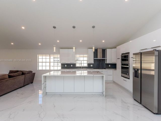 381 Cameron Dr, Weston, FL 33326