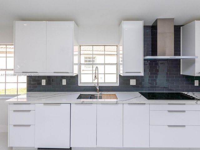 381 Cameron Dr, Weston, FL 33326