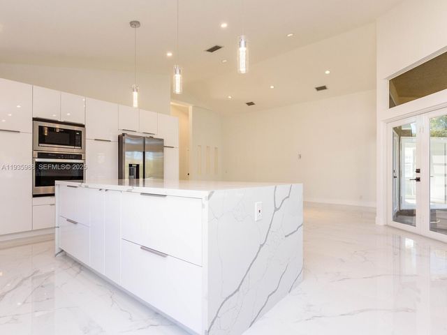 381 Cameron Dr, Weston, FL 33326