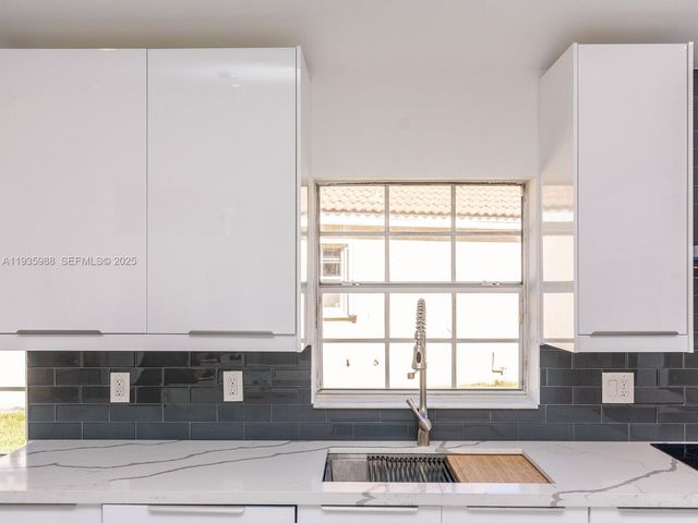 381 Cameron Dr, Weston, FL 33326