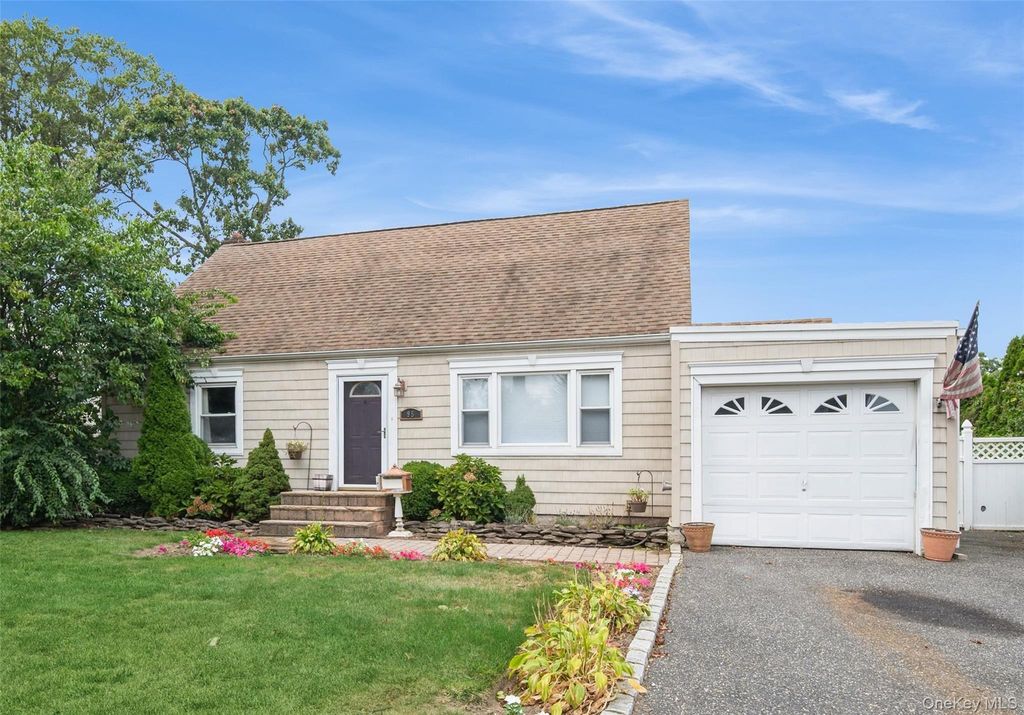 95 Clark Avenue, Massapequa, NY 11758