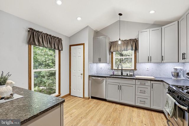 10608 CRESTWOOD DR, Spotsylvania, VA 22553