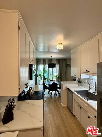 5376 Fairview Boulevard 104, Los Angeles, CA 90056